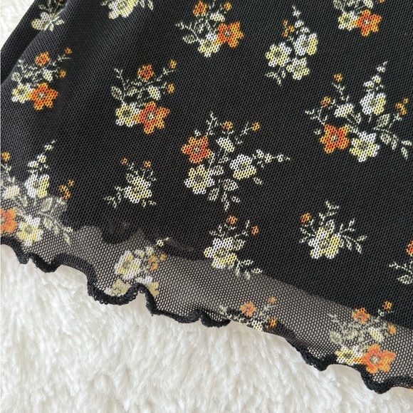 Urban Outfitters Black Floral Skirt - Picture 2 of 6